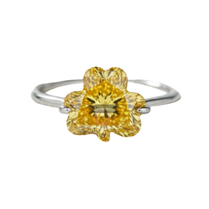 Anillo de Compromiso Solitario de Plata de Ley 925 con Diamantes Cultivados en Laboratorio con Corte Trébol Amarillo de Fantasía Navideña Original, Certificado GIA IGI, D VVS - Product Image 1