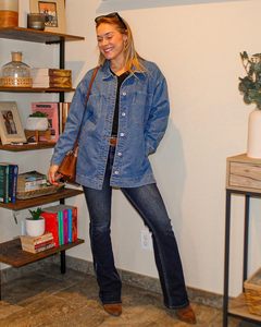 Chaqueta vaquera con botones de gran tamaño a la moda para mujer con dobladillo con abertura de manga larga y bolsillo Estilo sexy Vintage para Otoño e Invierno - Product Image 4