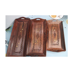 Bandeja de madera rústica para servir comida y bebida Exhibición de cocina o Decoración de mesa Funcional y hecha a mano - Product Image 1