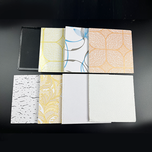 Plaques de plafond en plâtre revêtues de PVC 595x595mm avec dos en feuille d'aluminium, <span class=keywords><strong>prix</strong></span> de gros du fabricant chinois - Product Image 1