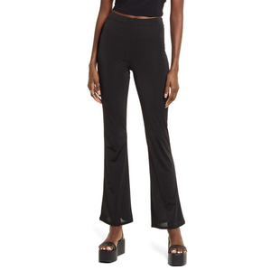 Pantaloni a Zampa Neri a Vita Alta di Taglia Media in Maglia Lucida con Dettagli Aperti - Product Image 4