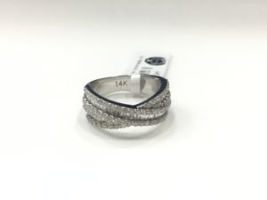 Elegant Baguette Diamond Engagement Ring-a Stylish Gem for Your Special Day - Product Image 2