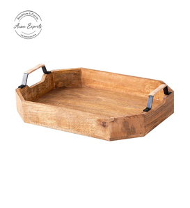 Plateau de service en bois rustique avec poignées en métal noir Plateau élégant et fonctionnel pour servir des boissons ou organiser des articles pour la maison - Product Image 3