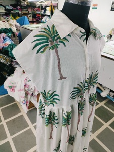 Vestido de Playa Maxi con Estampado de Palmeras Encantador y Estilo Bohemio, con Cuello y Botones Delanteros para Mujer - Product Image 2