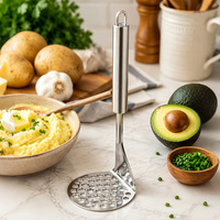 Robuuste aardappelstamper van roestvrij staal met ergonomische geïntegreerde handgreep, handmatige groente- en fruitpers