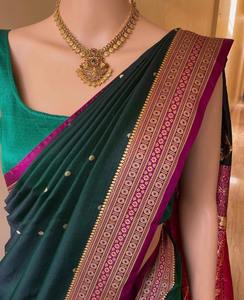 Sari traditionnel en soie Banarasi pure pour femmes avec bordure contrastée richement ornée de Zari et de Meena, en stock - Product Image 6