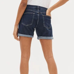 Conjunto de mezclilla streetwear para hombre: shorts de mezclilla de camuflaje índigo oscuro para caza, de tiro alto con dobladillo con vuelta y costuras en contraste doradas, estilo casual. - Product Image 2