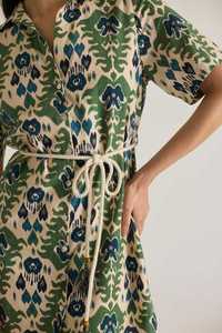 มินิเดรสทรงพอดีตัวสบายๆพิมพ์ลายสีน้ำเงินและสีเขียวสดใสมีพู่เอวสีธรรมชาติย้อมสีเรียบ - Product Image 4