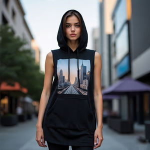 Sudadera con capucha sin mangas con sublimación recortada para mujer Sudadera con capucha sin mangas con estampado personalizado para mujer - Product Image 4