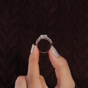 Bague de fiançailles en or massif 14 carats avec moissanite taille poire et marquise de 1,92 carats, certifiée IGI, conçue sur mesure pour femme - Product Image 3