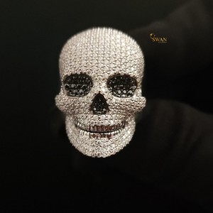 Superbe bague tête de mort en or 10 carats avec diamants moissanite bijoux hip hop gothiques bague de luxe audacieuse pour elle ou lui - Product Image 1