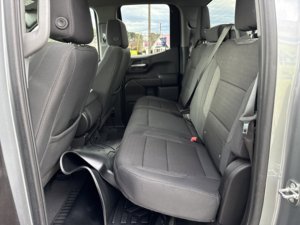 Chevrolet Silverado 1500 4WD Doble Cabina 147 Custom 2024 Usada en Buen Estado - Product Image 5