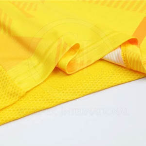 Vente en gros Nouvelle arrivée Uniforme de football personnalisé à manches courtes respirant de haute qualité 100% polyester - Product Image 4