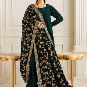 Châle en velours pour femme, hiver, couleur et taille personnalisables, durable, logo personnalisé, vente en gros, prix direct usine, haute qualité - Product Image 1