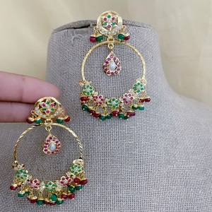 Boucles d'oreilles en perles antiques Kundan Polki clous plaqués or Boucles d'oreilles traditionnelles Meenakari Boucles d'oreilles en perles pour femmes et filles - Product Image 1