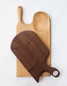 Planche à découper en bois d'acacia de qualité supérieure avec trou Plateau en bois élégant pour la cuisine servant du fromage, de la charcuterie et des apéritifs - Product Image 6