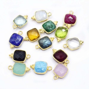 Pendentif artisanal en pierres précieuses mélangées, serti, pierre précieuse facettée, petit charme, style trois Rawa, bijoux - Product Image 5