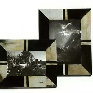 Marco DE FOTOS clásico de cuerno de búfalo con textura audaz y aspecto tradicional para complementar los espacios de vida llenos de decoración artesanal - Product Image 1