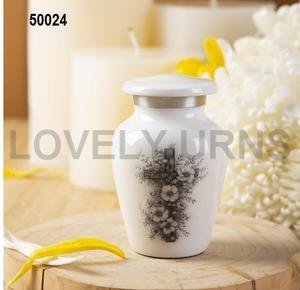 Urna Funeraria de Latón con Grabado de Pájaro en Gris y Dorado para Cenizas - Product Image 1