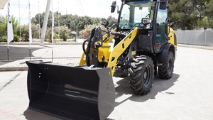 Chargeur compact électrique à quatre roues fabriqué aux États-Unis, plusieurs accessoires, transmission 4x4, Huade haute efficacité, garantie 1 an, à vendre - Product Image 6