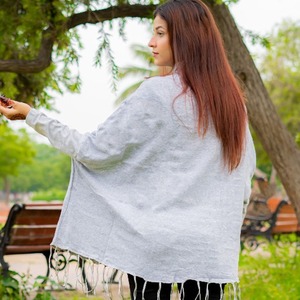 Camiseta sin mangas de lana de manga larga en blanco para mujer de la mejor calidad, sudadera Ponchu para mujer, colección de invierno (el producto puede ser Little Vari - Product Image 3