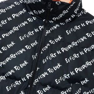 Veste matelassée streetwear d'hiver de haute qualité en gros, imprimée sur toute la surface, col montant, fermeture éclair, manches longues - Product Image 3