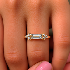 Anillo de compromiso vintage Art Deco de oro de 14 quilates con diamantes cultivados en laboratorio en forma de baguette y redondos, joyería fina para regalo de mujer. - Product Image 1