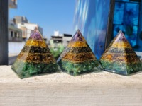 Nouveau Générateur d'Abondance 2026 : Pyramide d'Orgone Sculptée pour la Richesse, avec Améthyste, Pyrite, Œil de Tigre, Citrine, Jade Vert – Prospérité, Croissance, Amour