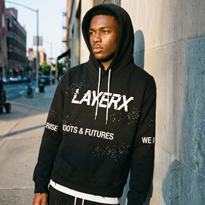 Sudadera con Capucha de Alta Calidad para Hombre, de Algodón y Felpa, con Bordado 3D de Pedrería, Gruesa, 500 g/m², Estilo Desgastado, Corte Regular, Lujosa y Ecológica - Product Image 1