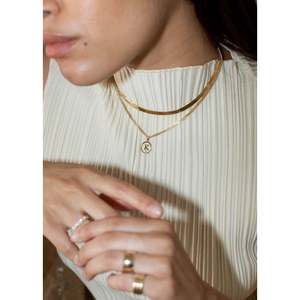 Collier pendentif Lettre d'amour en diamant avec chaîne gourmette, Breloques élégantes en diamant - Product Image 2