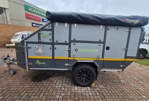 Caravane moderne légère de type teardrop pour camping-car, utilisation tout-terrain 4x4, capacité 2 personnes, cuisine en acier inoxydable, 1010 kg - Product Image 2