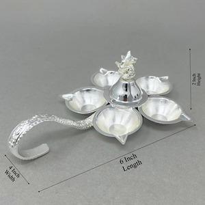 Urli Diya de estilo antiguo para decoración elegante del hogar Urli Diya atemporal para rituales de Festival y oración - Product Image 2