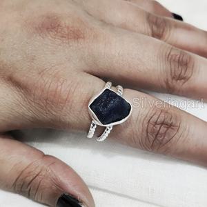 เครื่องประดับหินหยาบสำหรับผู้หญิงแหวนแซฟไฟร์พลอยสีฟ้าสดธรรมชาติสำหรับวันเกิดพลอยสองชั้นบิดเป็นวงแหวนเงินสเตอร์ลิง925 - Product Image 4