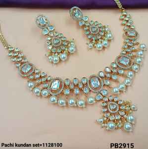 Muy demandado indio tradicional Kundan tachonado diseño ovalado corte cuadrado Kundan perla gota collar conjunto con pendientes para mujer - Product Image 3