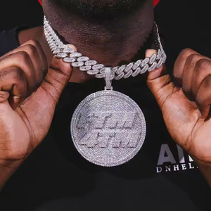 Colgante con Nombre Personalizado en Plata 925 con Incrustaciones de Moissanita, Estilo Hip Hop - Product Image 6