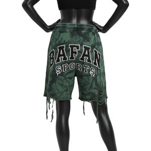 Shorts deportivos de algodón de alta calidad, 320 GSM, con estampado de camuflaje verde, lavado ácido, tela suave, logotipo bordado personalizado, shorts para mujer - Product Image 2