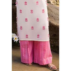 ชุดสูทแจ็คการ์ด 2 ชิ้น สีชมพูและสีเบจสำหรับผู้หญิง ผ้าเครปปักลาย ท่อนบนแบบยังไม่เย็บติดกัน - Product Image 2