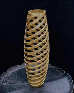 Vase à fleurs classique en fonte d'aluminium pour la décoration intérieure traditionnelle, alliant forme intemporelle et matériau métallique durable - Product Image 1