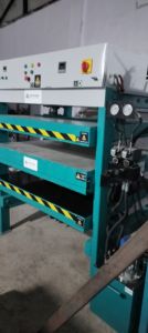 Presse à feuilles de plastique recyclé automatique industrielle avec pompe et moteur, combinaison chaud et froid, 1,5 m x 1,25 m - Product Image 2