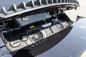 2024 911 Turbo S Coupé ~3,800 Millas, Motor de 6 Cilindros en Línea con Doble Turbo, Tracción en las Cuatro Ruedas, Interior Rojo Burdeos, Sin Modificaciones - Product Image 6