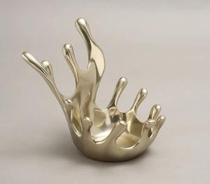 Portavelas dorado artístico moderno, ideal para agregar un ambiente acogedor, elegante y sofisticado - Product Image 2