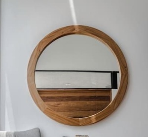 Marco de espejo de pared de madera con estilo moderno con patrones artesanales únicos para interiores de casas y oficinas de lujo - Product Image 2