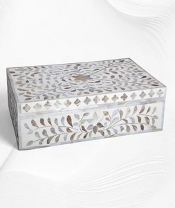 Boîte à bijoux décorative en résine antique avec incrustations, motif feuille, cadeau écologique - Product Image 2