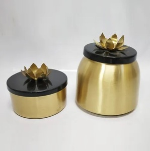 Bougies en métal à forte demande, remplies de cire, avec couvercle, décoration de Noël pour la maison, revêtement noir, fabrication artisanale, écologique - Product Image 2