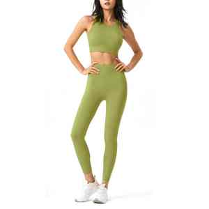 Ensemble de yoga pour femmes personnalisé, tissu en spandex/polyester solide et flexible pour les routines de fitness, respirant, séchage rapide, confort à long terme - Product Image 4