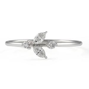 Anillo Delicado con Diamantes Marquise y Redondos en Forma de Flor - Product Image 1