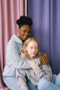 Sudaderas con capucha de lana de peso pesado de gran tamaño bordadas con logotipo personalizable para mujer nuevo estilo informal Venta de invierno sudadera recortada - Product Image 6