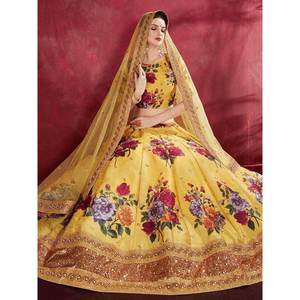 Lehenga Choli en soie Banglori à imprimé floral jaune pour les mariages - Product Image 4