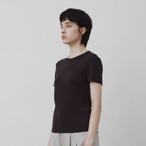 Camiseta acanalada para mujer con ribete en contraste-Camiseta clásica de cuello redondo, suave y atemporal - Product Image 1