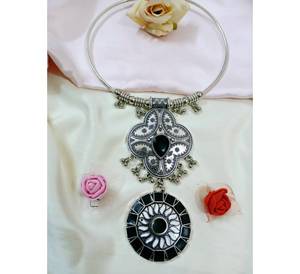 Ensemble Hasli en acier inoxydable léger de qualité supérieure fabriqué à la main élégant collier de fiançailles cadeau pour toute occasion - Product Image 1